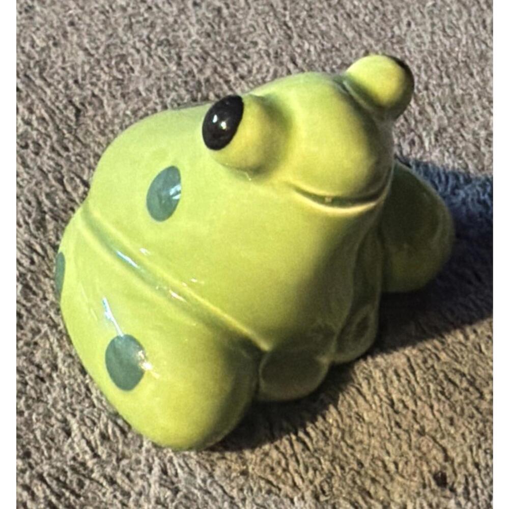Lorrie Veasey Our Name is Mud Sitting Green Spotted Ceramic Frog - 2.25" x 2"